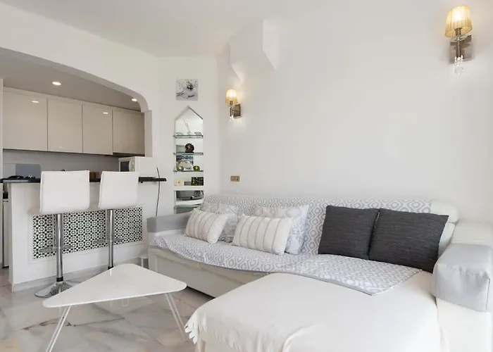 Altamira 38 - One Bed Апартаменты Адехе